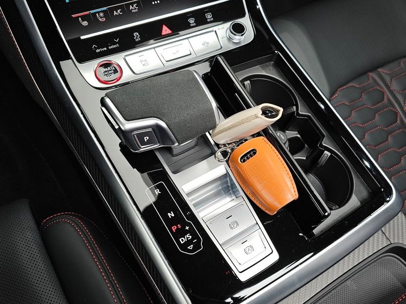 2025 Audi Q8 4.0 TFSI Quattro Performance photo 9