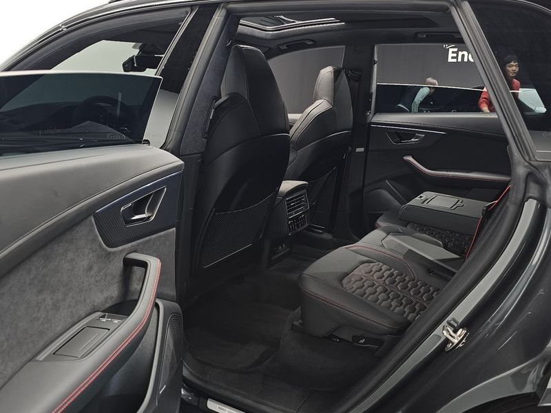 2025 Audi Q8 4.0 TFSI Quattro Performance photo 12