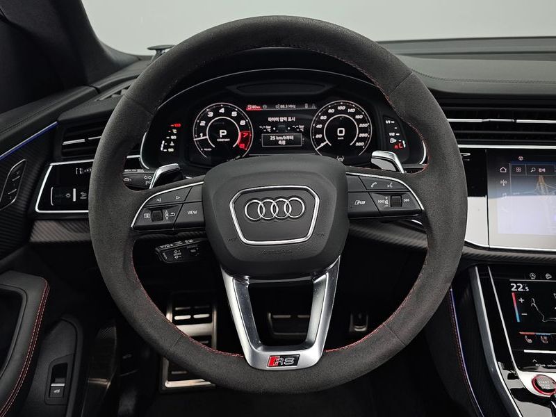 2025 Audi Q8 4.0 TFSI Quattro Performance photo 13