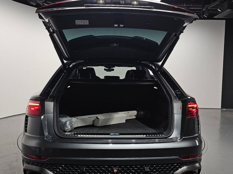 2025 Audi Q8 4.0 TFSI Quattro Performance photo 20