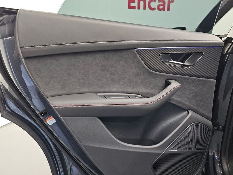 2025 Audi Q8 4.0 TFSI Quattro Performance photo 25