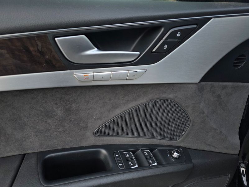 2015 Audi A8 60 TDI Quattro D4 photo 12