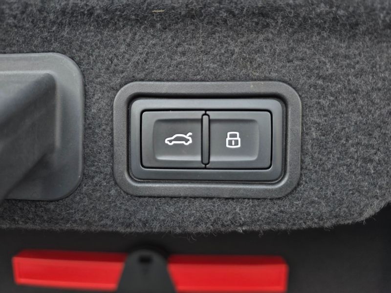 2015 Audi A8 60 TDI Quattro D4 photo 16