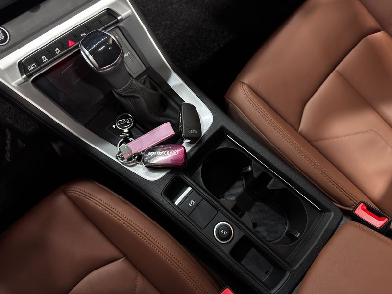 2025 Audi Q3 40 TFSI Quattro photo 9