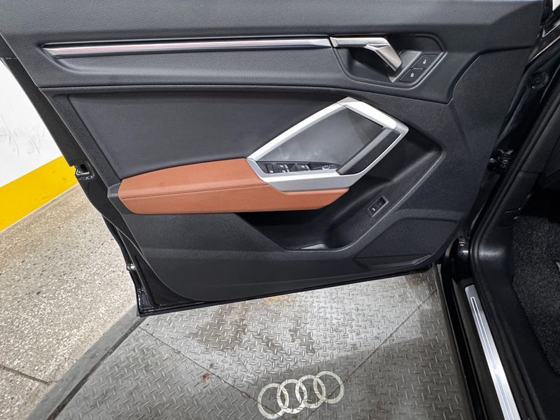 2025 Audi Q3 40 TFSI Quattro photo 10