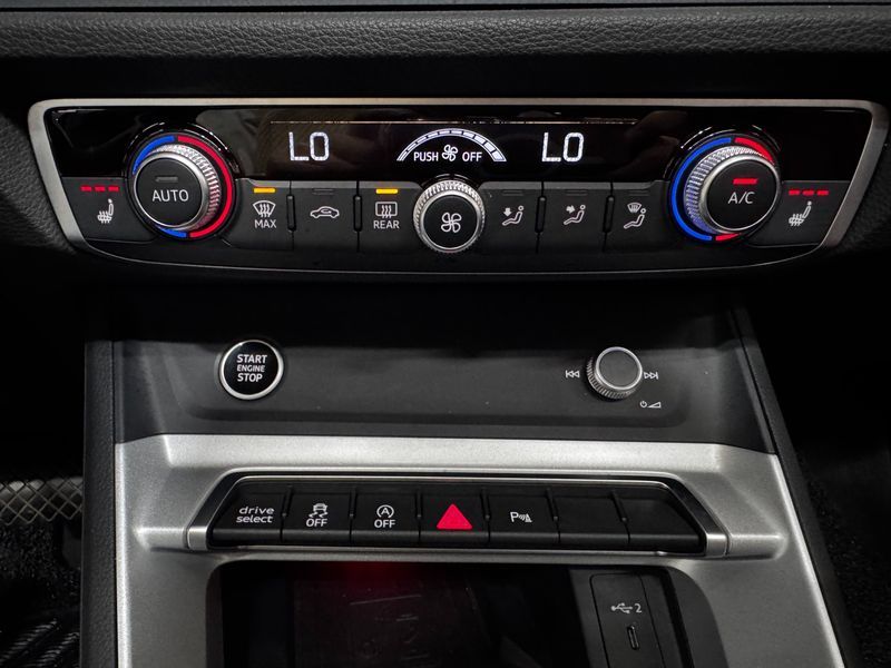 2025 Audi Q3 40 TFSI Quattro photo 14