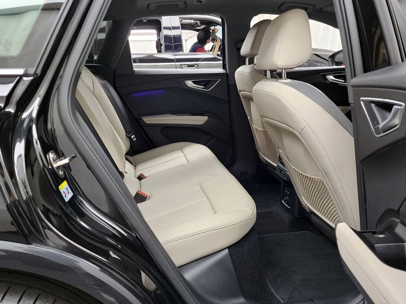 2025 Audi e-tron 45 Premium photo 12