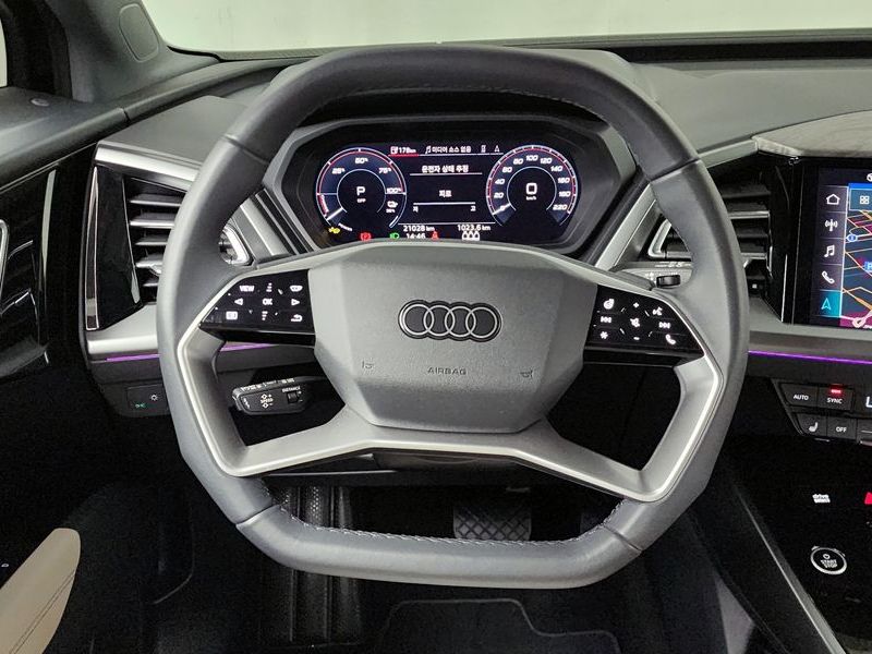 2025 Audi e-tron 45 Premium photo 13