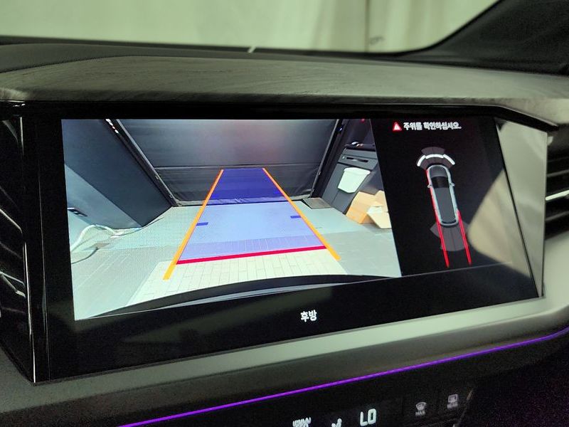 2025 Audi e-tron 45 Premium photo 15