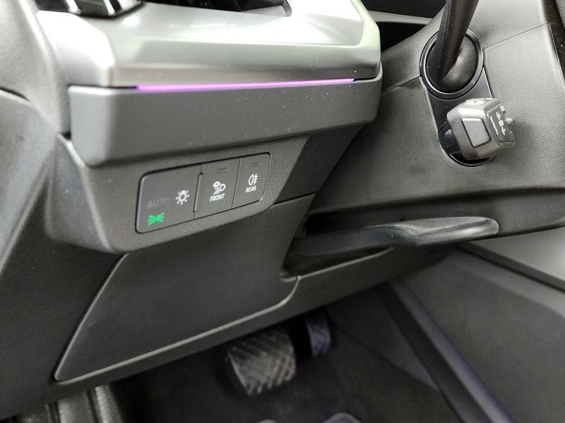 2025 Audi e-tron 45 Premium photo 16