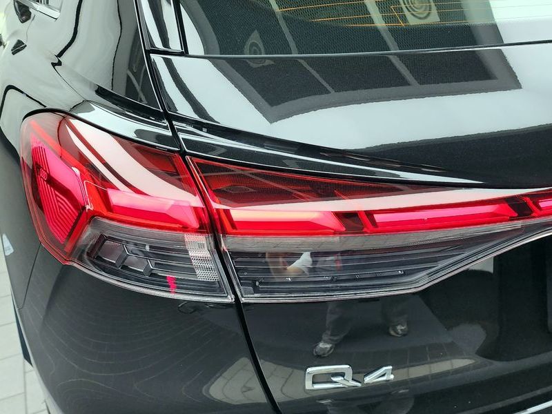 2025 Audi e-tron 45 Premium photo 23