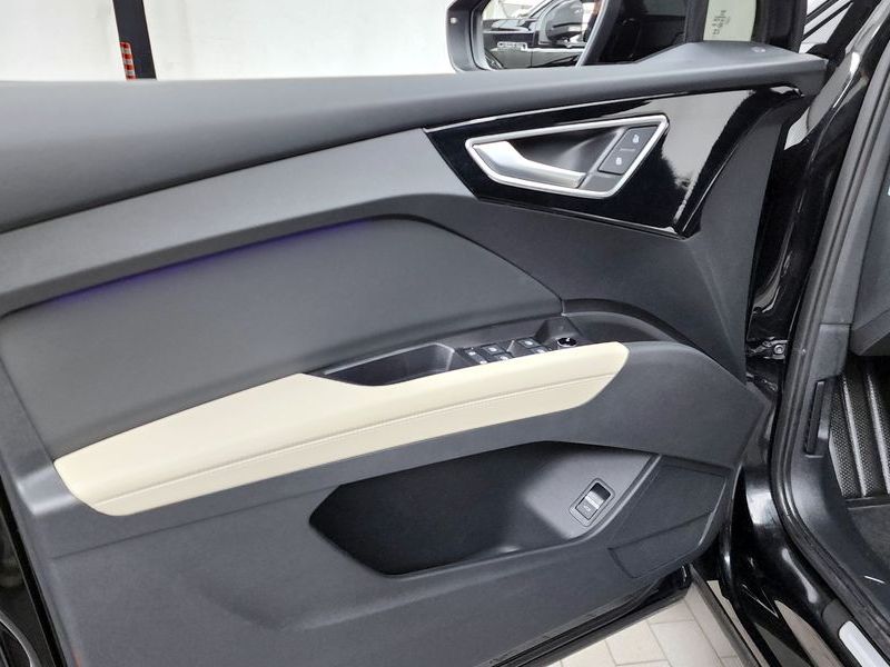 2025 Audi e-tron 45 Premium photo 24
