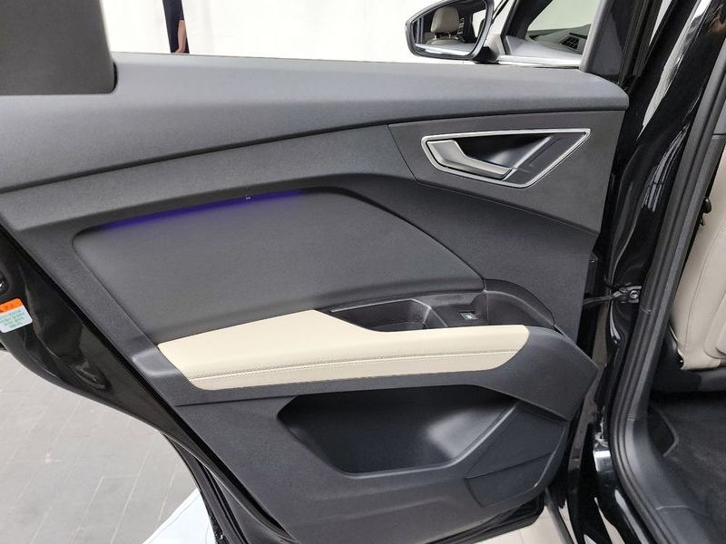 2025 Audi e-tron 45 Premium photo 25