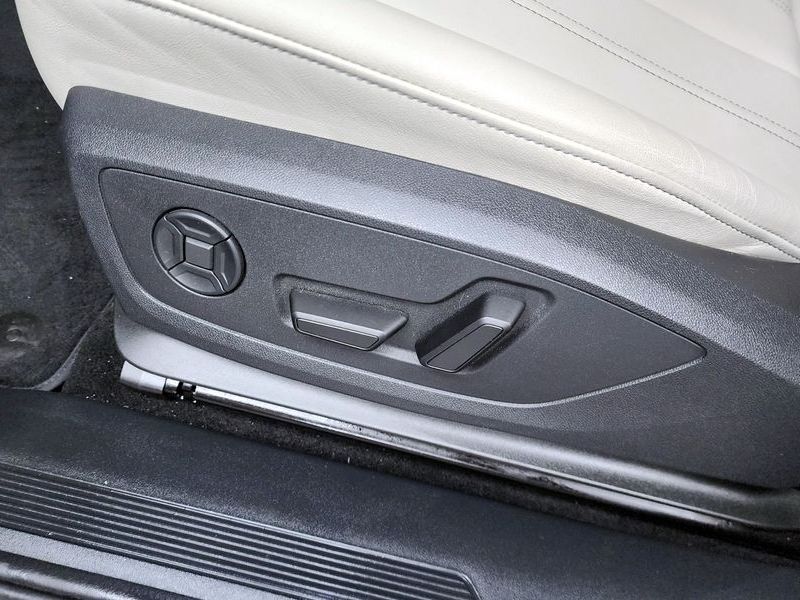 2025 Audi e-tron 45 Premium photo 27