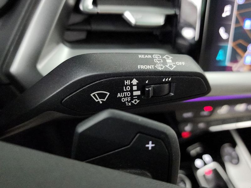 2025 Audi e-tron 45 Premium photo 28