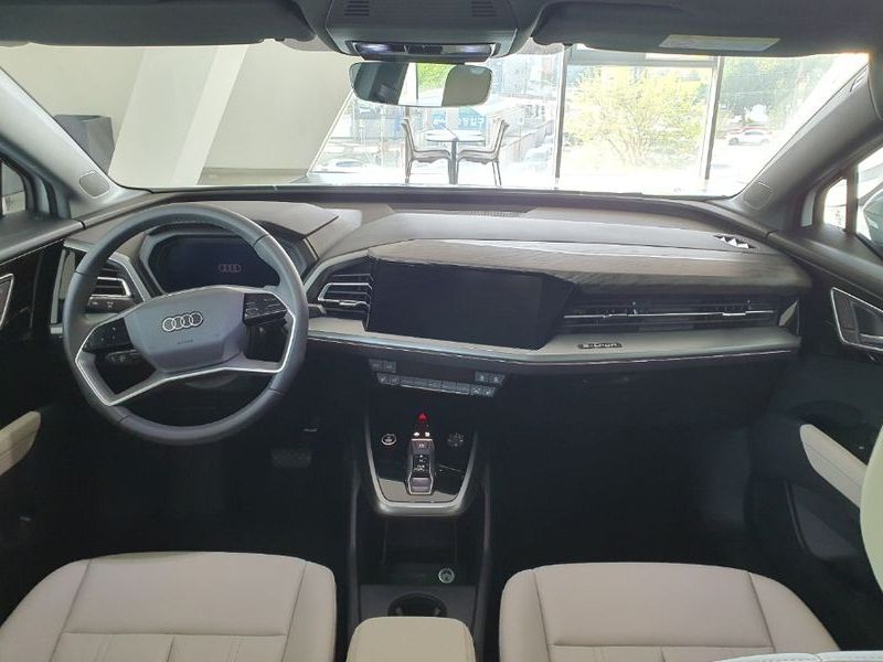 2025 Audi e-tron 45 photo 7