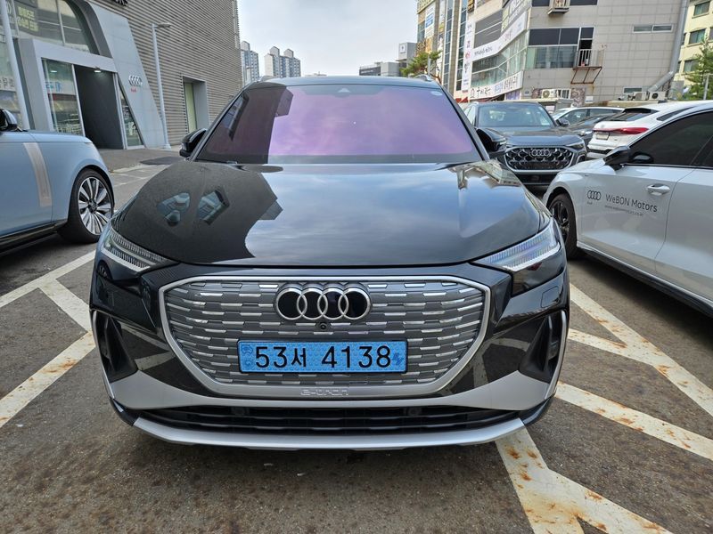 2025 Audi e-tron 45 Premium photo 1