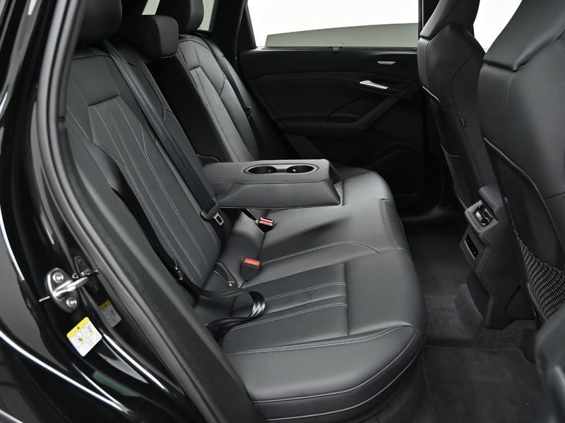 2025 Audi Q6 e-tron Premium Quattro photo 12