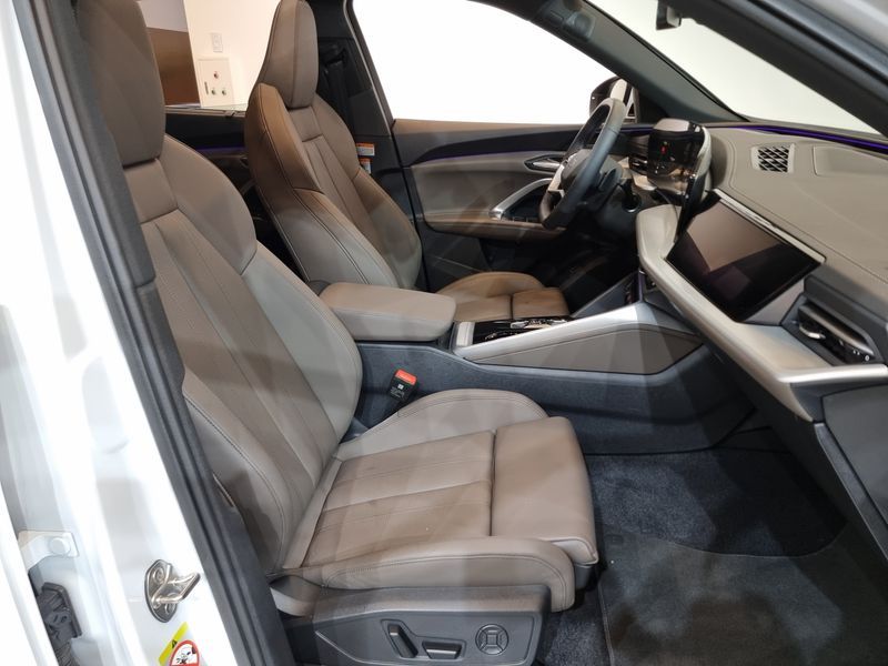 2025 Audi Q5 40 TDI Quattro S Line photo 10
