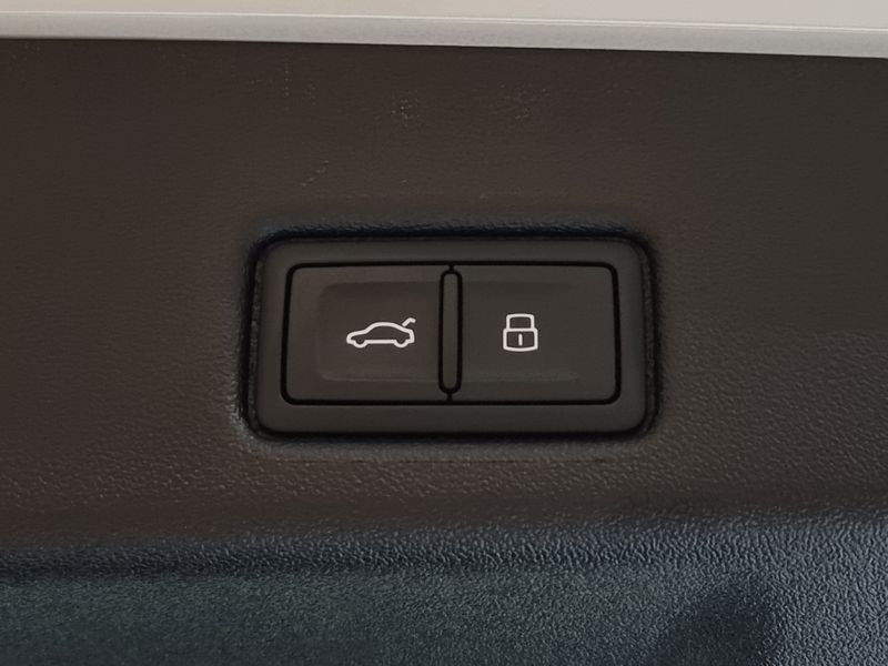 2025 Audi Q5 40 TDI Quattro S Line photo 15
