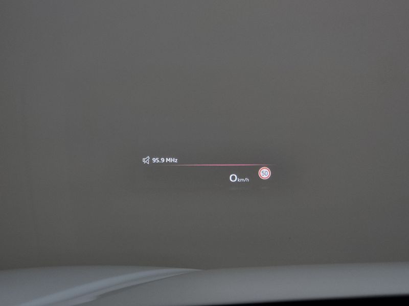 2025 Audi Q5 40 TDI Quattro S Line photo 17