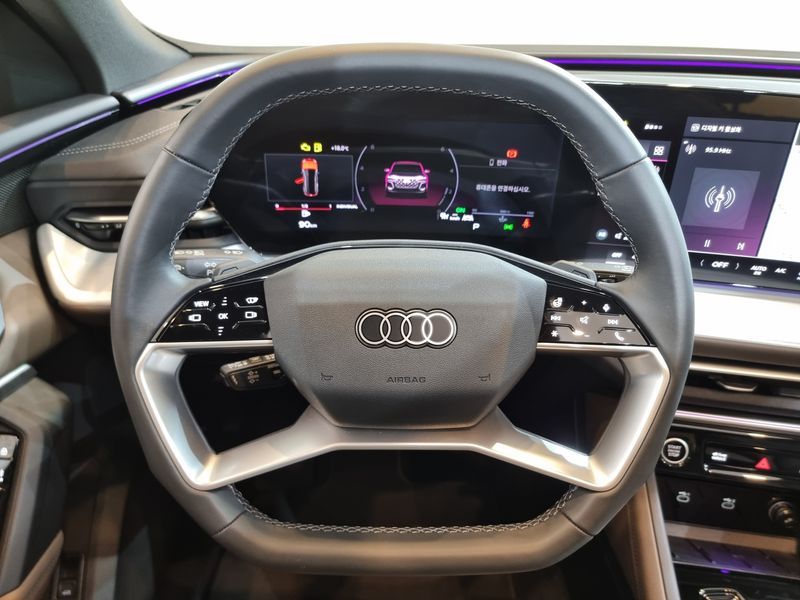 2025 Audi Q5 40 TDI Quattro S Line photo 18