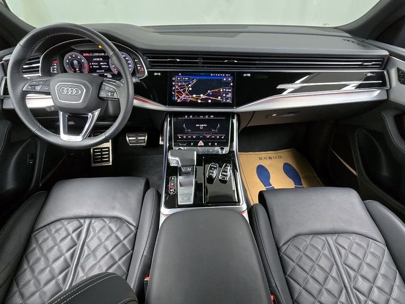 2025 Audi Q8 55 TFSI Quattro Premium photo 7