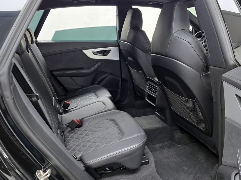 2025 Audi Q8 55 TFSI Quattro Premium photo 12