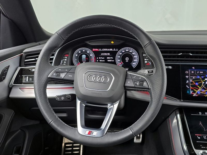 2025 Audi Q8 55 TFSI Quattro Premium photo 13