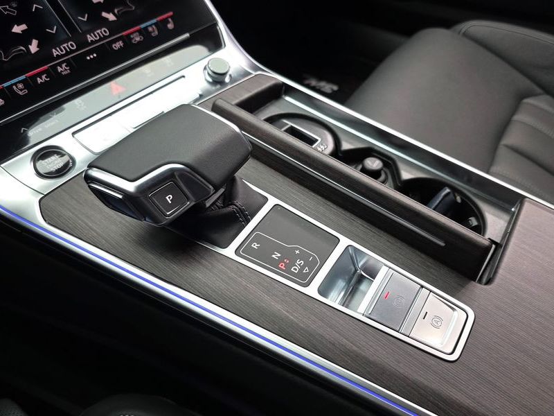 2025 Audi A6 45 TFSI Quattro Premium photo 9