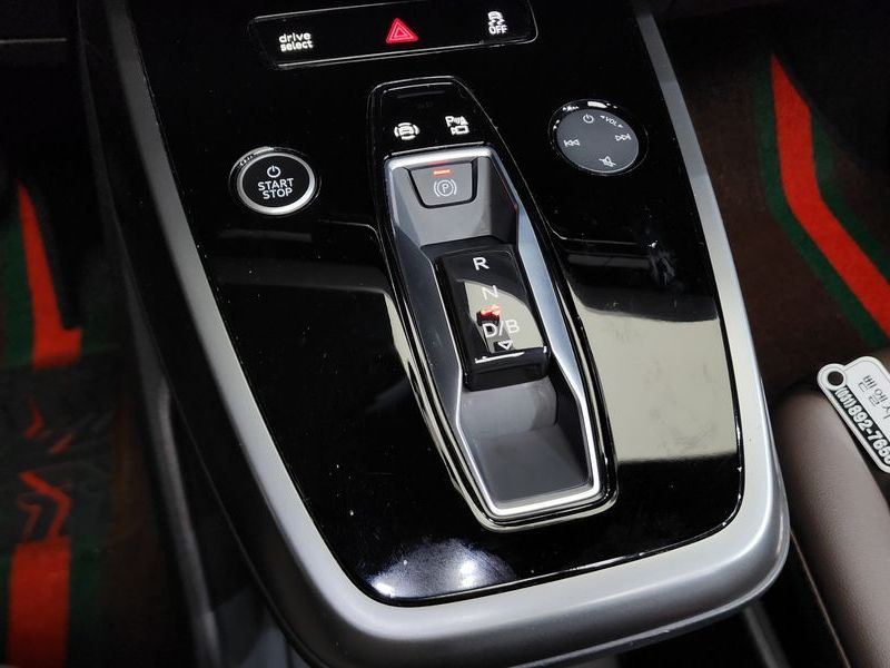 2025 Audi e-tron 45 Premium photo 9