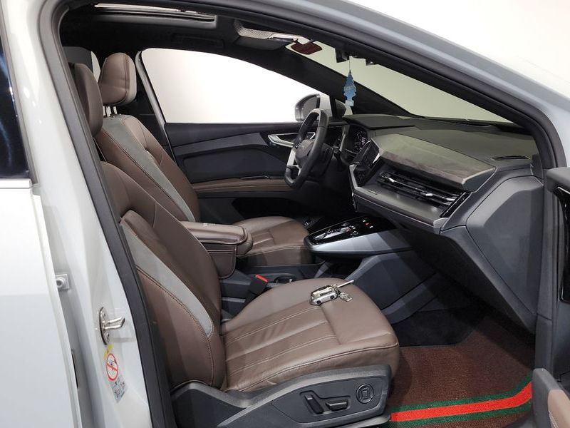 2025 Audi e-tron 45 Premium photo 11