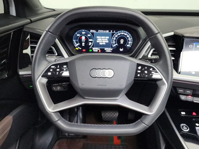 2025 Audi e-tron 45 Premium photo 12