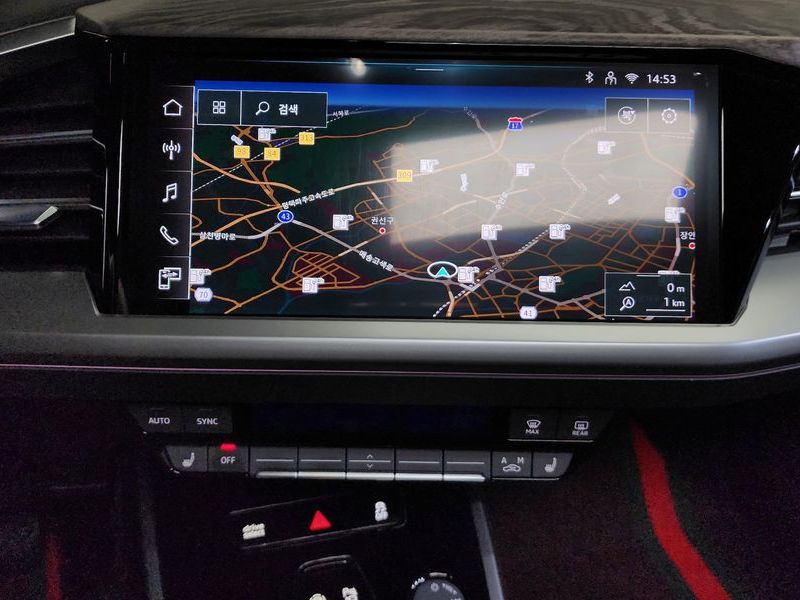 2025 Audi e-tron 45 Premium photo 14