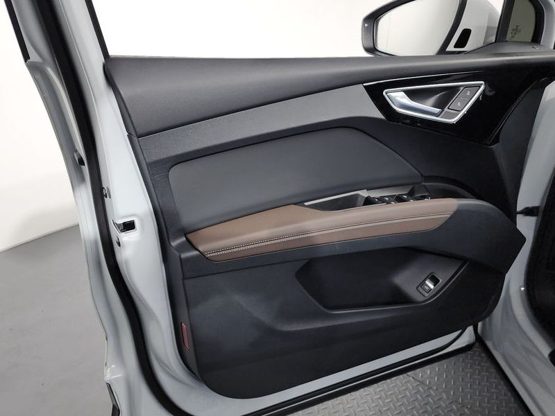 2025 Audi e-tron 45 Premium photo 24