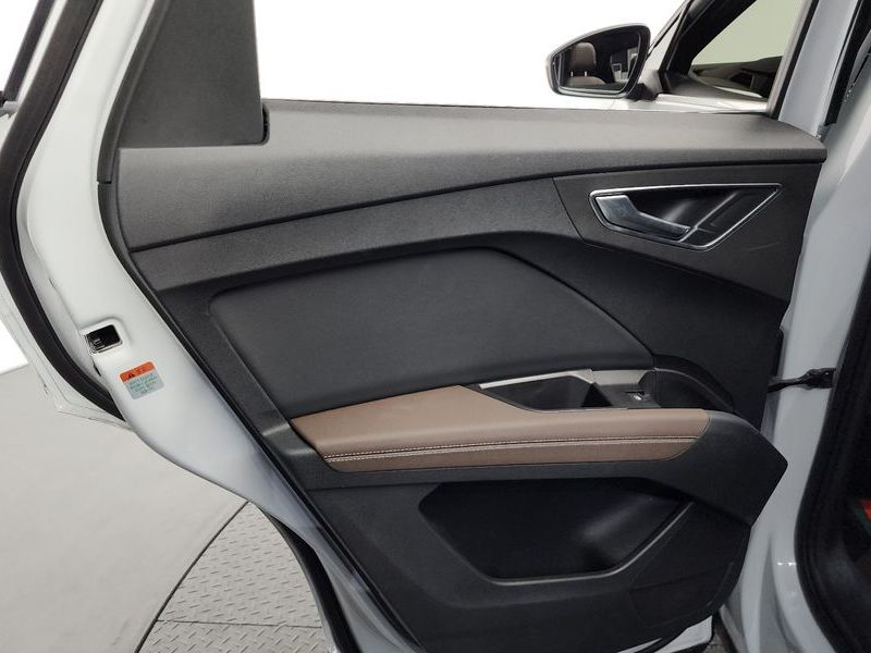 2025 Audi e-tron 45 Premium photo 25
