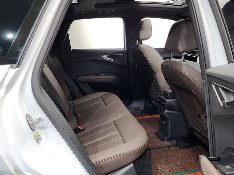 2025 Audi e-tron 45 Premium photo 26