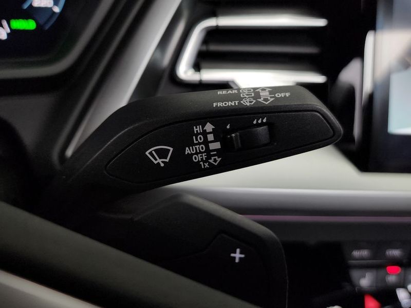 2025 Audi e-tron 45 Premium photo 29