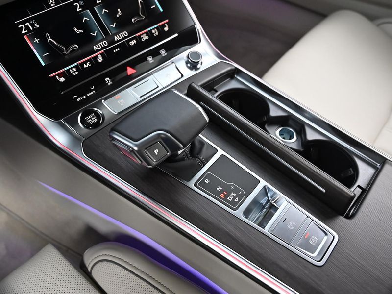 2025 Audi A6 45 TFSI Premium photo 9