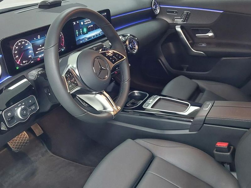 2026 Mercedes-Benz A-Class A220 Hatchback photo 14