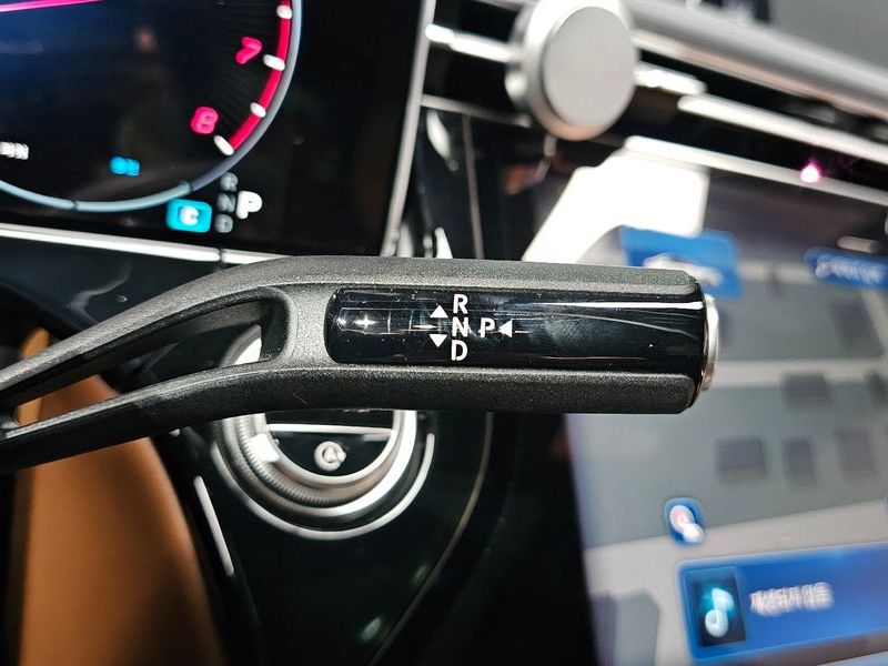 2026 Mercedes-Benz E-Class E300 4MATIC AMG Line photo 9