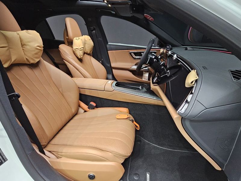 2026 Mercedes-Benz E-Class E300 4MATIC AMG Line photo 10