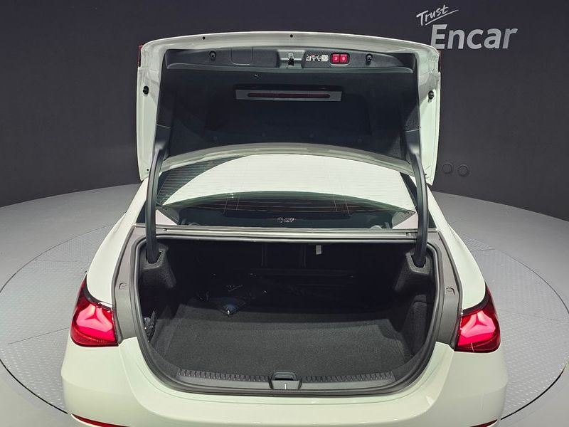 2026 Mercedes-Benz E-Class E300 4MATIC AMG Line photo 20