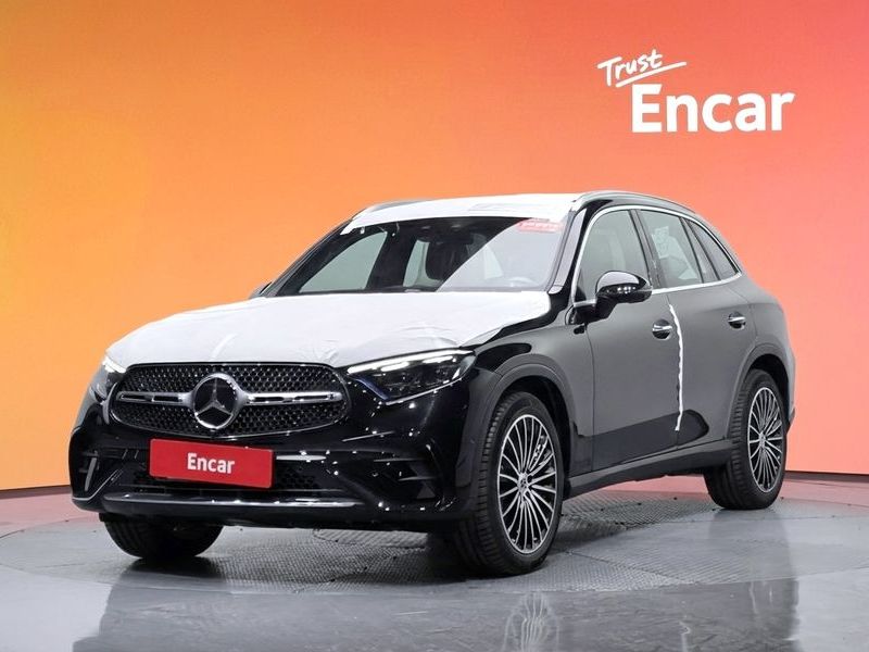 2026 Mercedes-Benz C-Class GLC300 4MATIC AMG Line photo 1