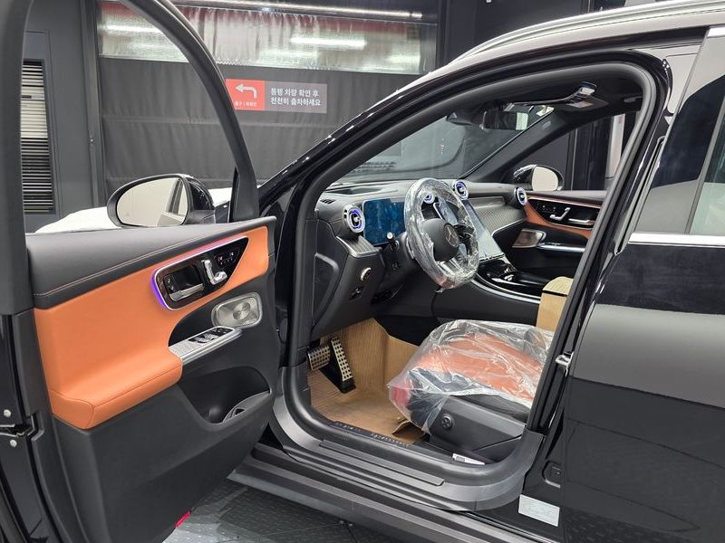 2026 Mercedes-Benz C-Class GLC300 4MATIC AMG Line photo 10