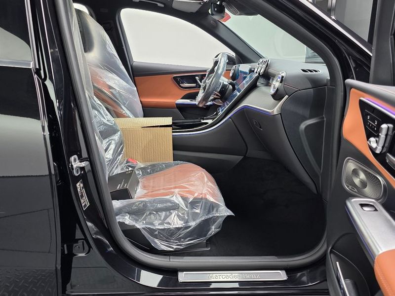 2026 Mercedes-Benz C-Class GLC300 4MATIC AMG Line photo 11