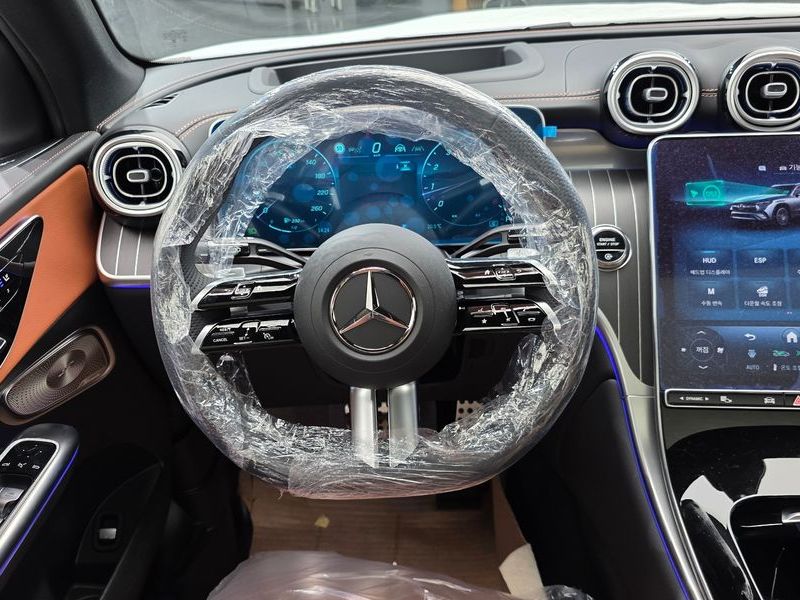 2026 Mercedes-Benz C-Class GLC300 4MATIC AMG Line photo 13