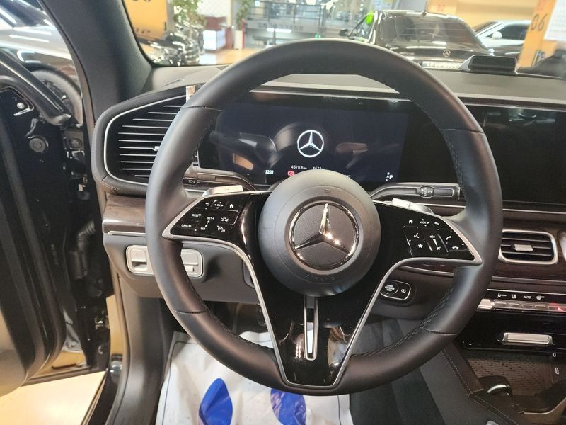 2026 Mercedes-Benz E-Class GLE450d 4MATIC Coupe photo 11