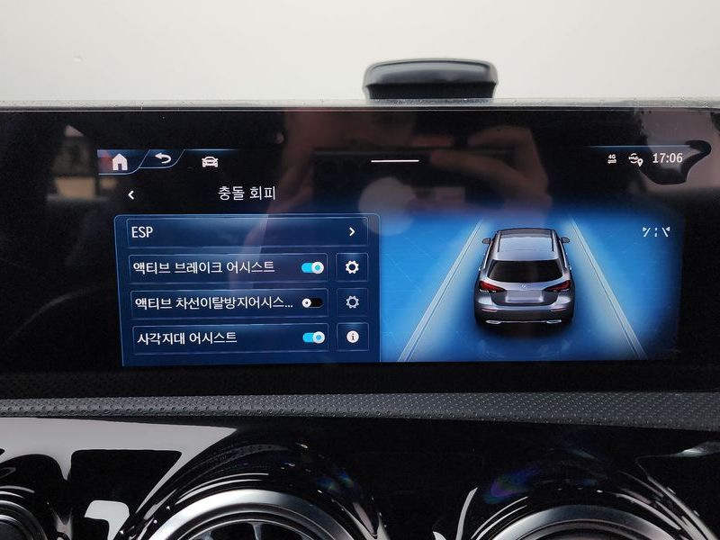 2025 Mercedes-Benz A-Class A220 Hatchback photo 16