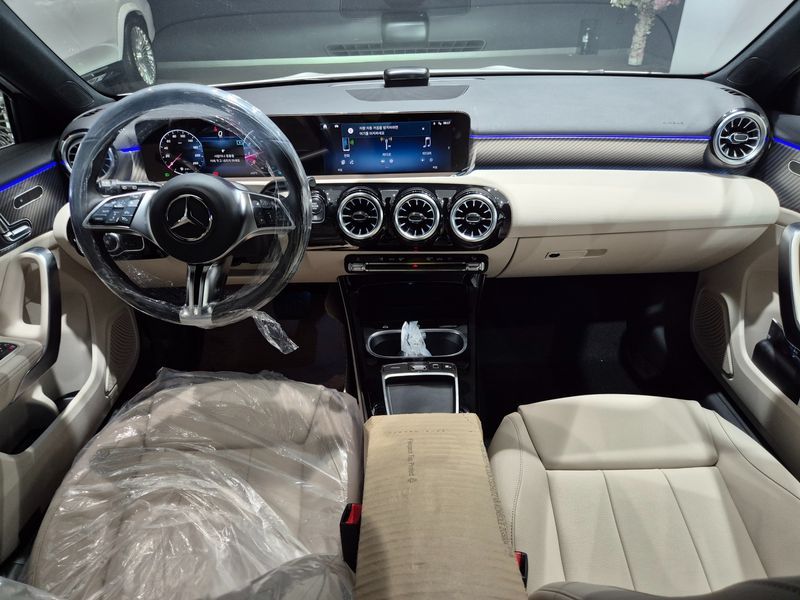 2026 Mercedes-Benz A-Class A220 Hatchback photo 7